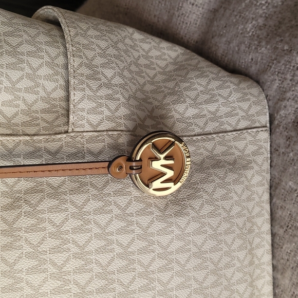 Michael Korks Handbag Tote - Picture 12 of 16